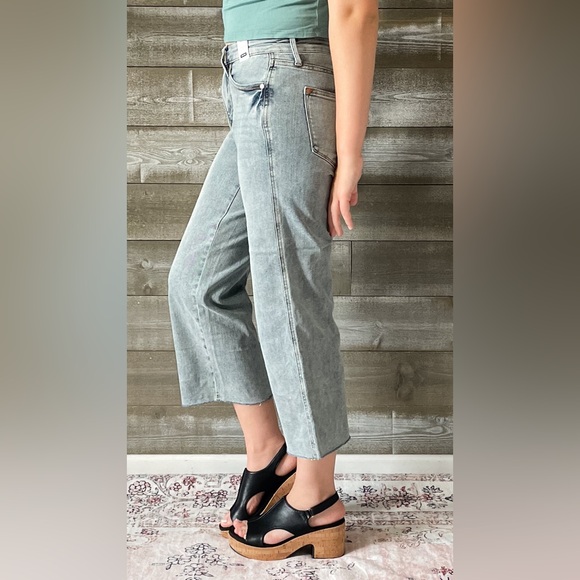 judy blue mid rise tummy control top wide leg crop jeans raw hem JB88903REG LT - Picture 7 of 13